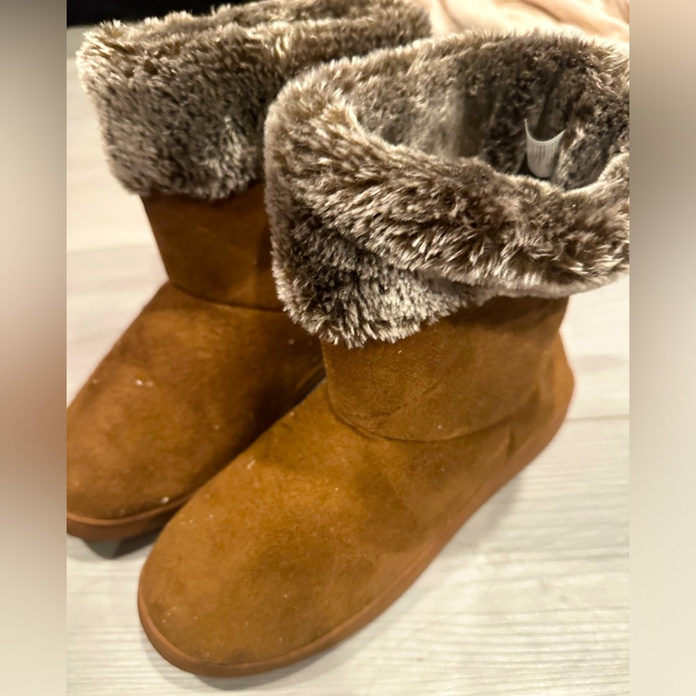 Never worn fur boots